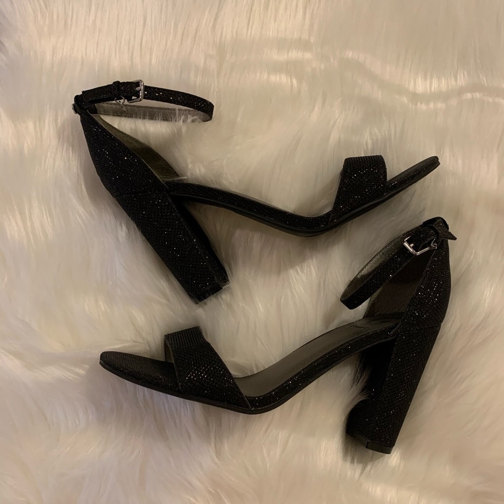 Guess New Glitter Chunky Heel. Size 8M.